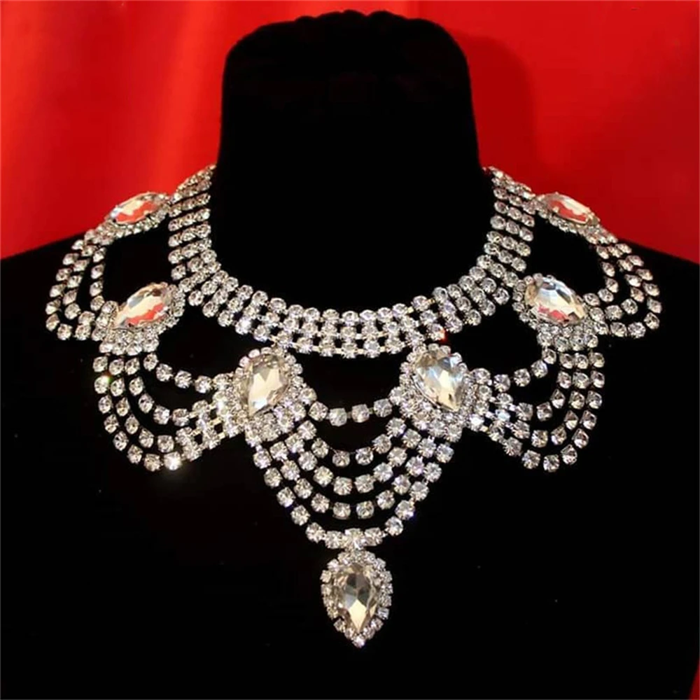 Fashionable Banquet Elegant White Hollow Crystal Women's Multi story Party 2024 New Water Diamond Ball Wedding Accessories