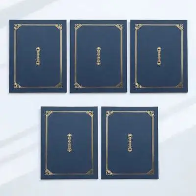 5枚セットの紙製証明書カバー。卒業証書や賞状を保護するための、金色の箔押し加工が施された上品なデザイン。ご自宅やオフィスでの使用に最適。
