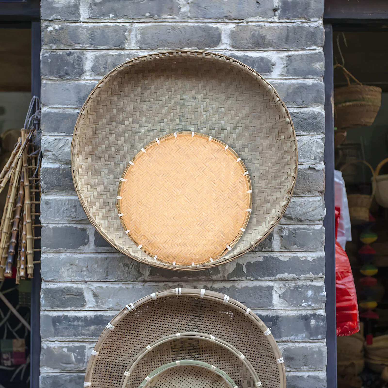 

Round Bamboo Woven Basket Multipurpose Sieve for Tea Leaves Drying Food Serving Storage Household Kitchen Container