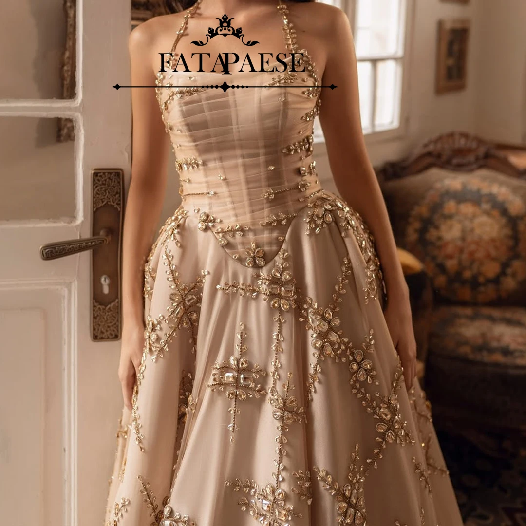 

FATAPAESE Customzied Wedding Gown Features a Voluminous Champagne-hued Skirt Lavishly Adorned with Scattered Crystal Sparking