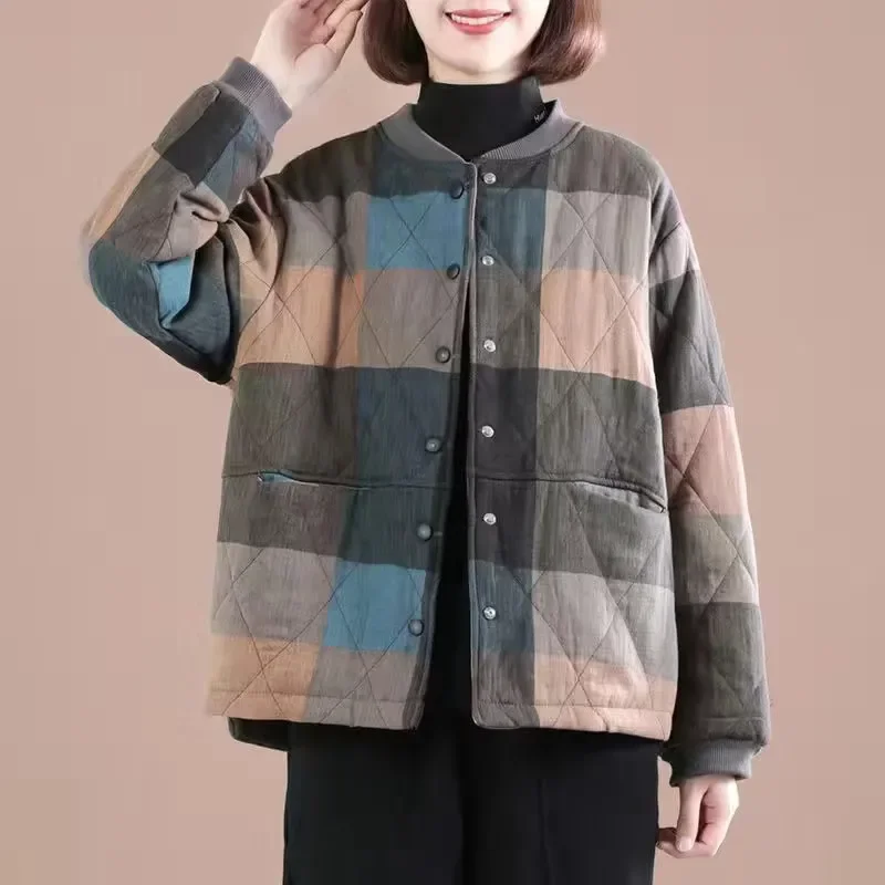 Chaqueta corta acolchada de algodón para madre, abrigo a cuadros rómbicos, holgado, Retro, grueso, ropa de otoño e invierno, novedad de 2024