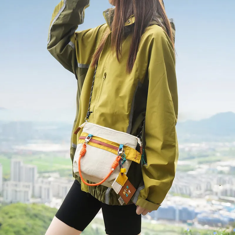 Casual color-block nylon crossbody bag, Japanese-style lightweight phone bag, outdoor sports backpack, and commuter shoulder bag