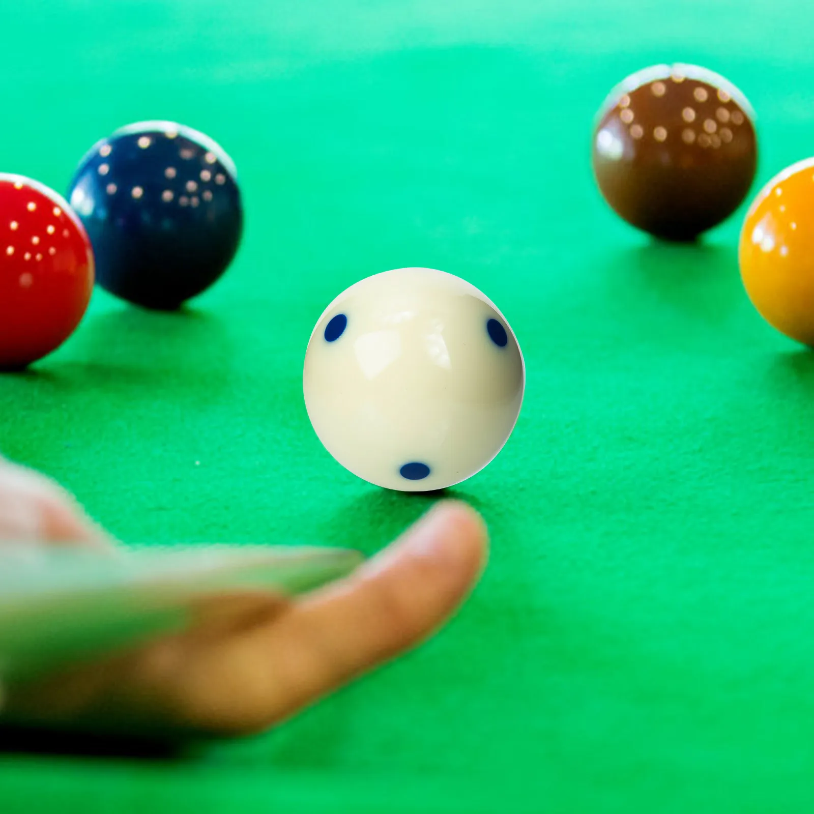 

Regulation Size Cue Ball Made from Premium Resin Wear-Resistant Pool Ball Ideal for Billiard Skill Development