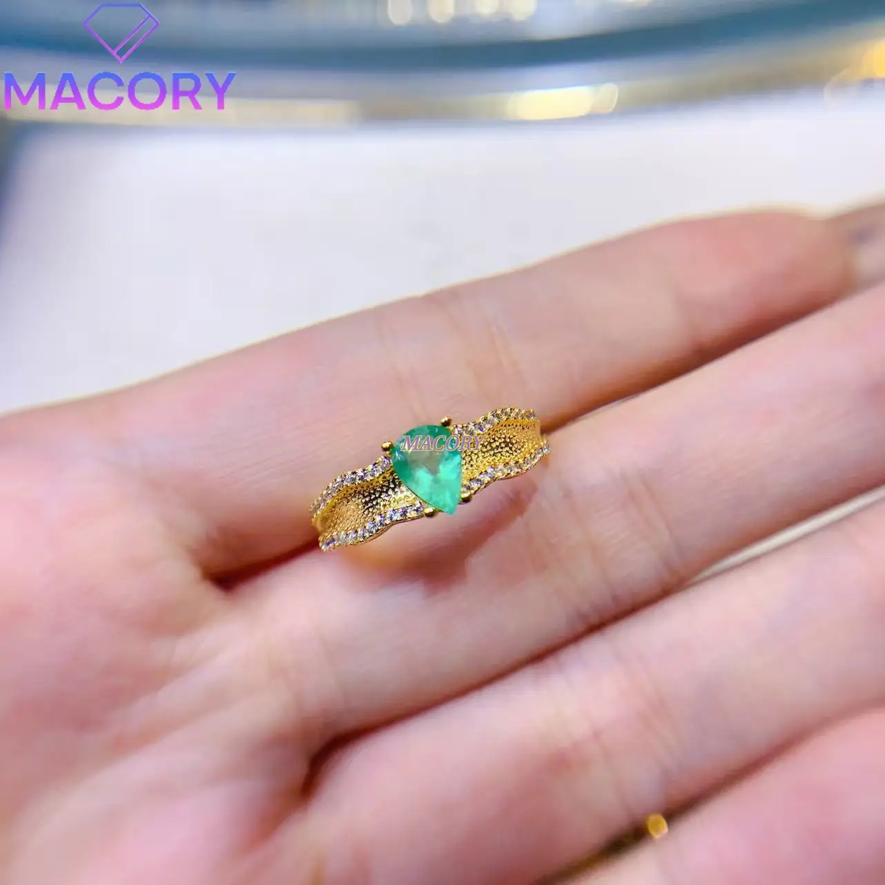 

Роскошное женское кольцо изумруда, серебро 925 пробы, непринужденный комплект ярких цветов, поставляется с сертификатом.