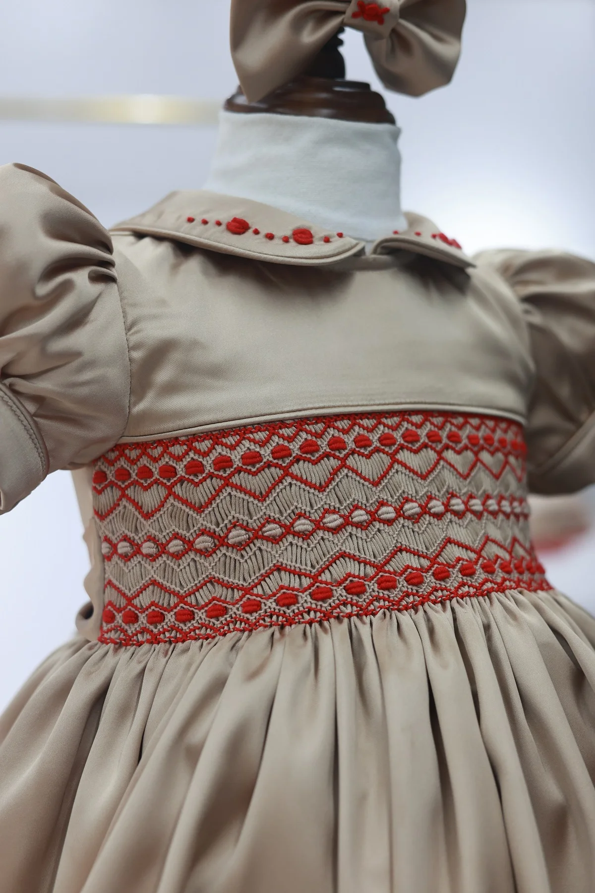 0-12Y Baby Girl Summer Handmade Embroidery Smokced Khaki Dress for Party Birthday Holiday Eid Christmas Casual A242