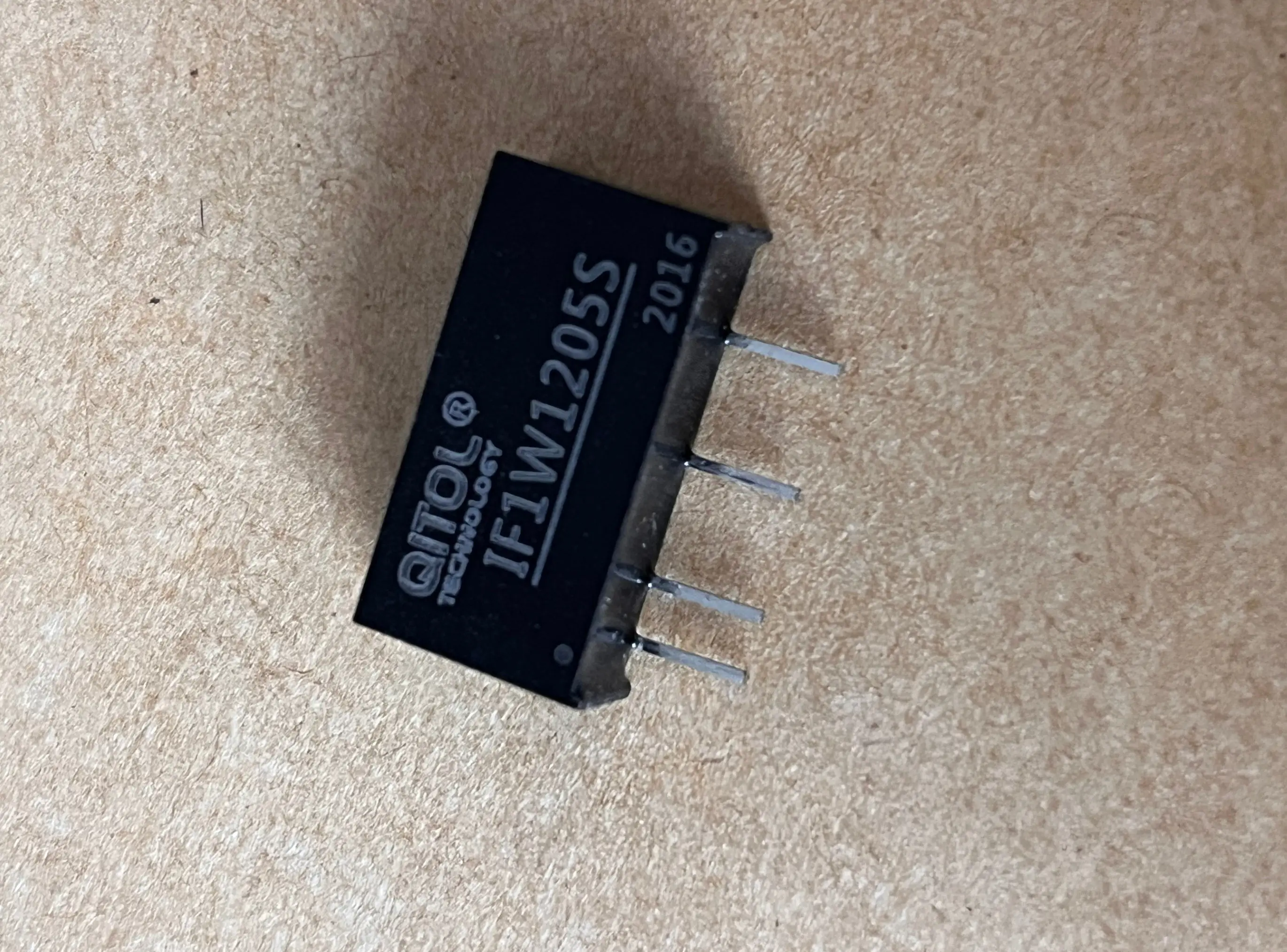 

1W IF1W1205S IF1205S-1WR3 DC-DC Power Converter 12V TO 5VDC Miniature Step-Down Switching Disconnector Module Isolated DC-DC