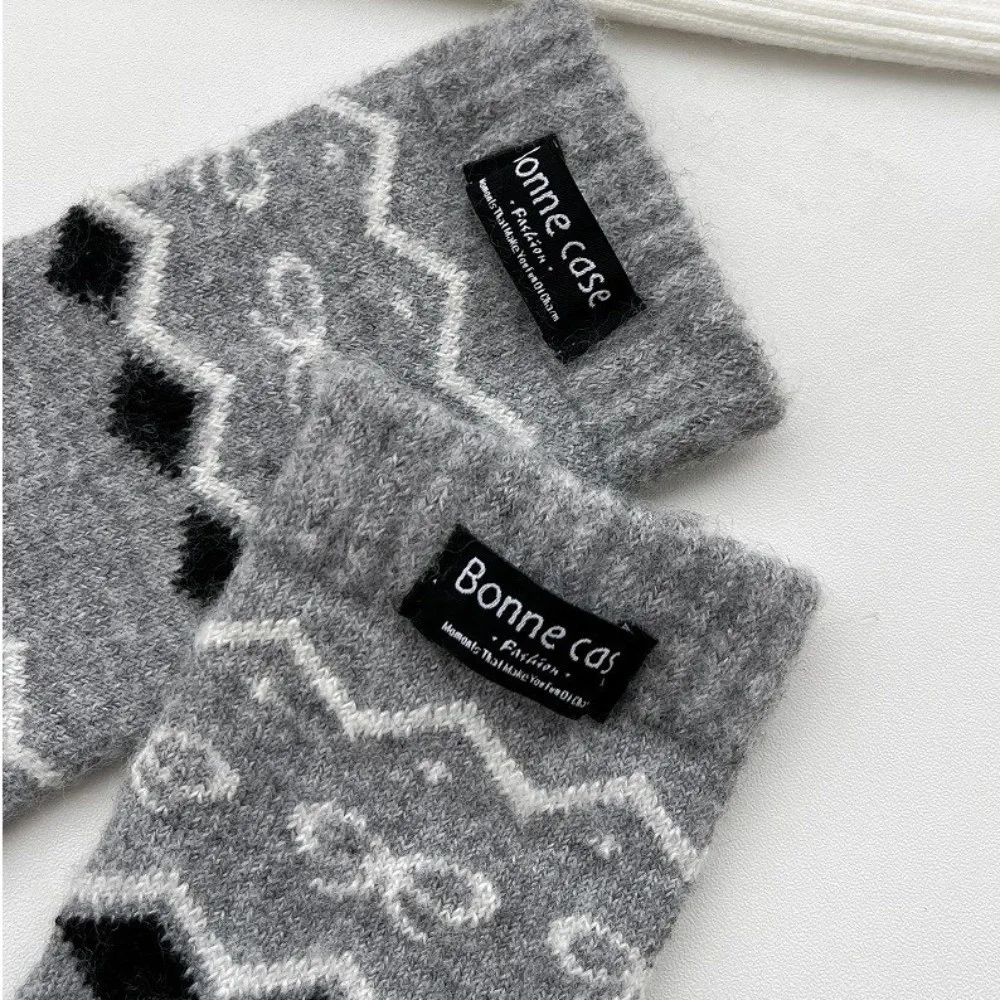 الاتجاه لطيف الكرتون جرو القوس الجوارب مريحة سميكة منتصف أنبوب الجوارب الدافئة الجوارب الطويلة النساء