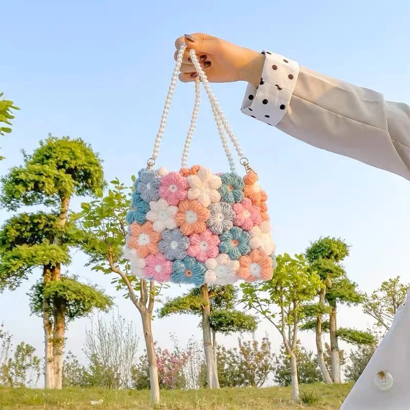 

Puff flower hand-woven shoulder bag female, self-made crochet three-dimensional wool bag small flower messenger bag
