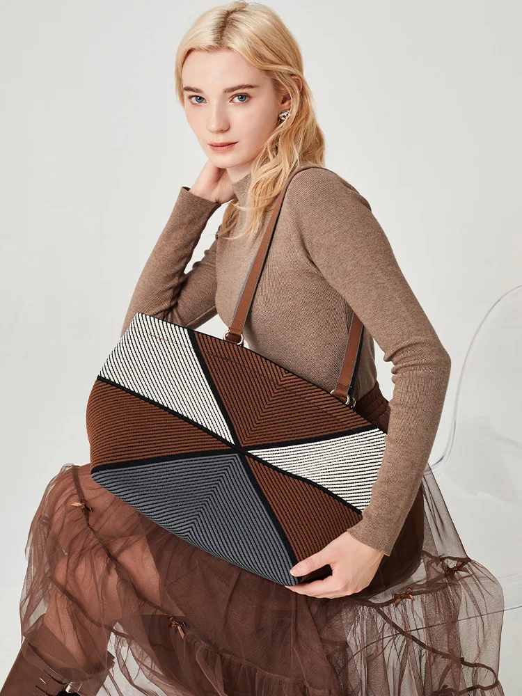 

enius Original Color Blo Design Large Capaci Commuter Tote Bag Women's 2025 New Sle Briti Sle Single oulder Bag