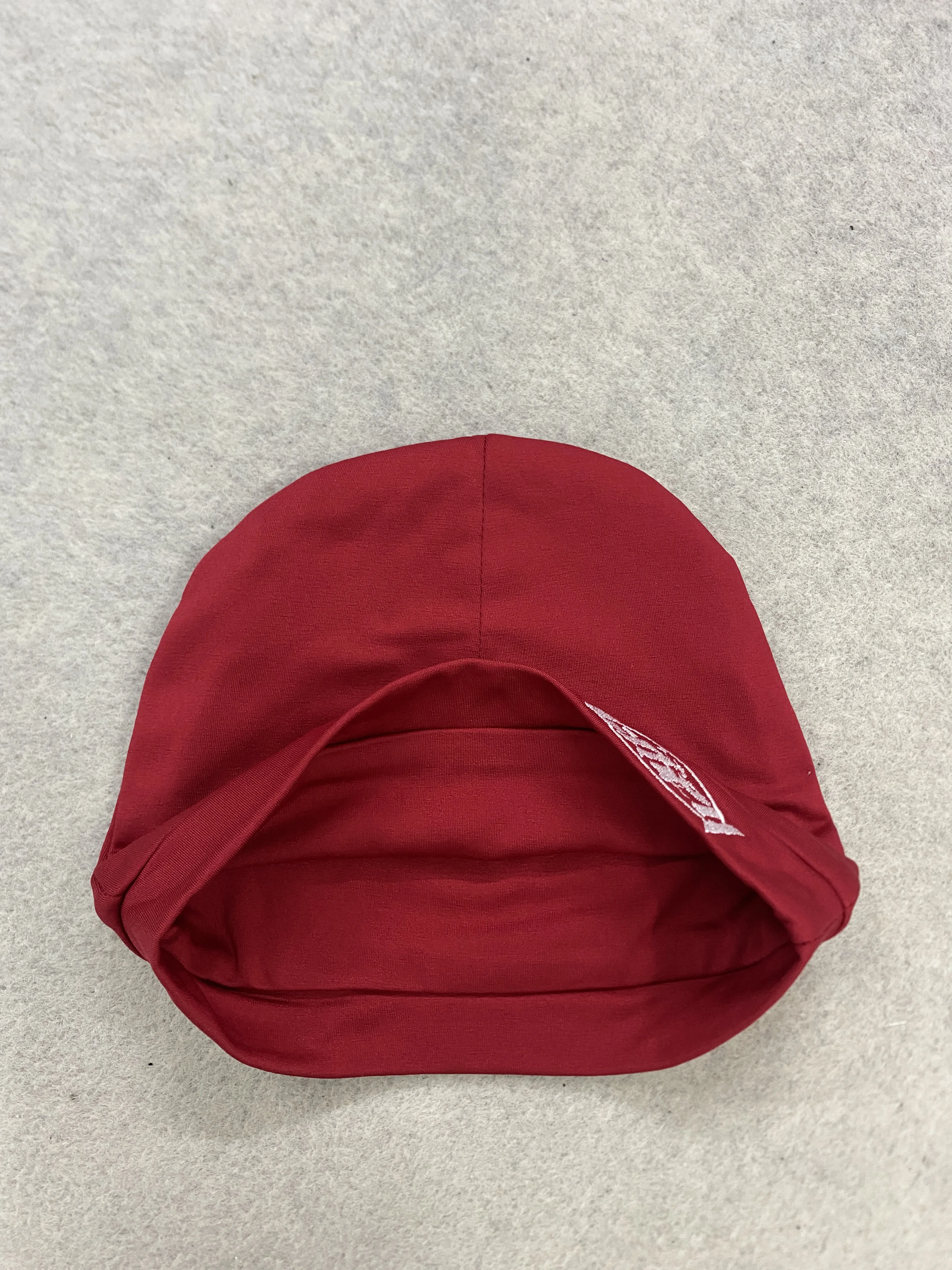 Topi Beanie Burgundy Berumbai  - Beanie Cuffed Knit ulasan dan harga
