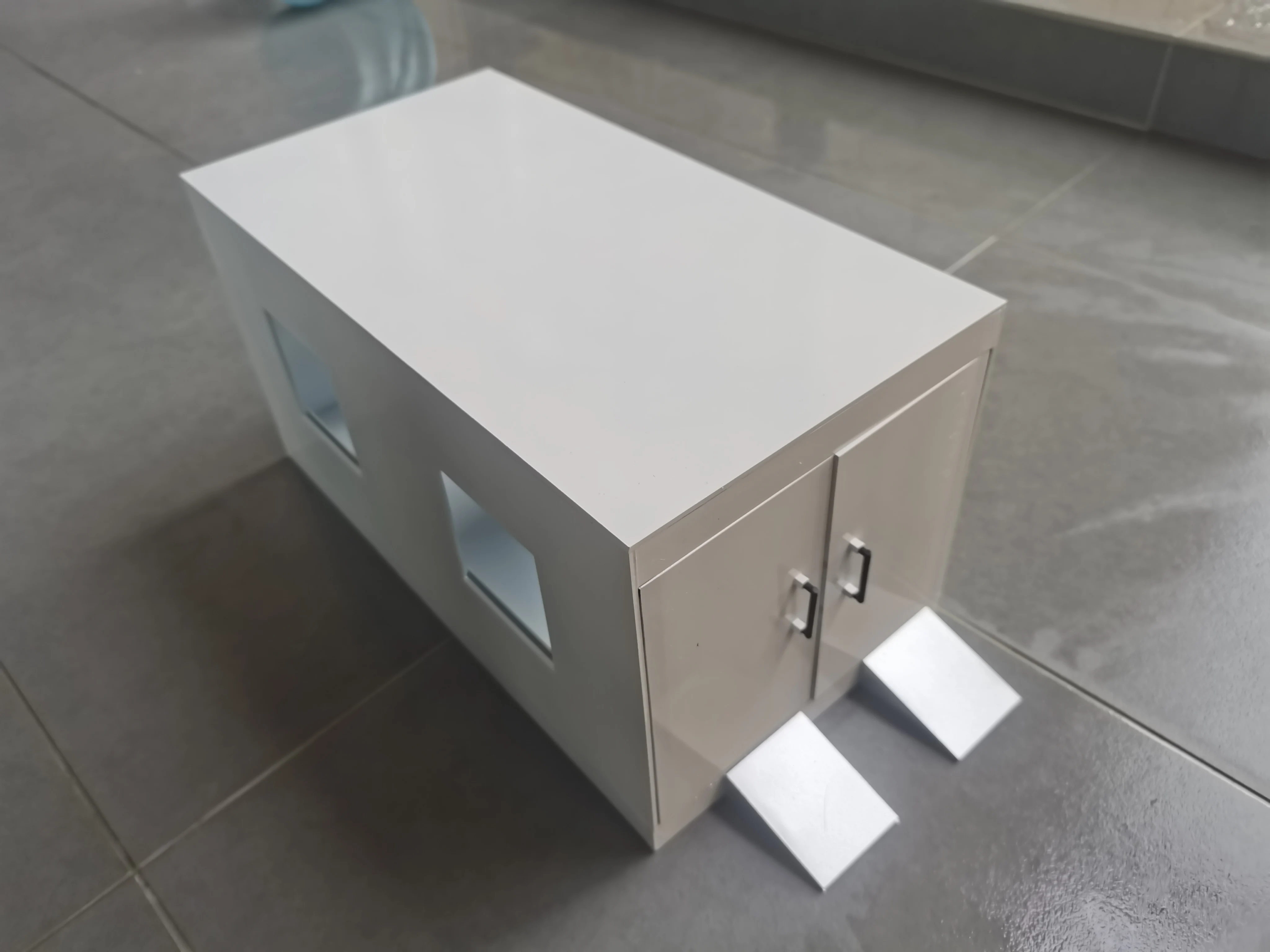 

1/18 Garage Scene Model Car Paint Booth Room Workshop Beam Alignment Instrument