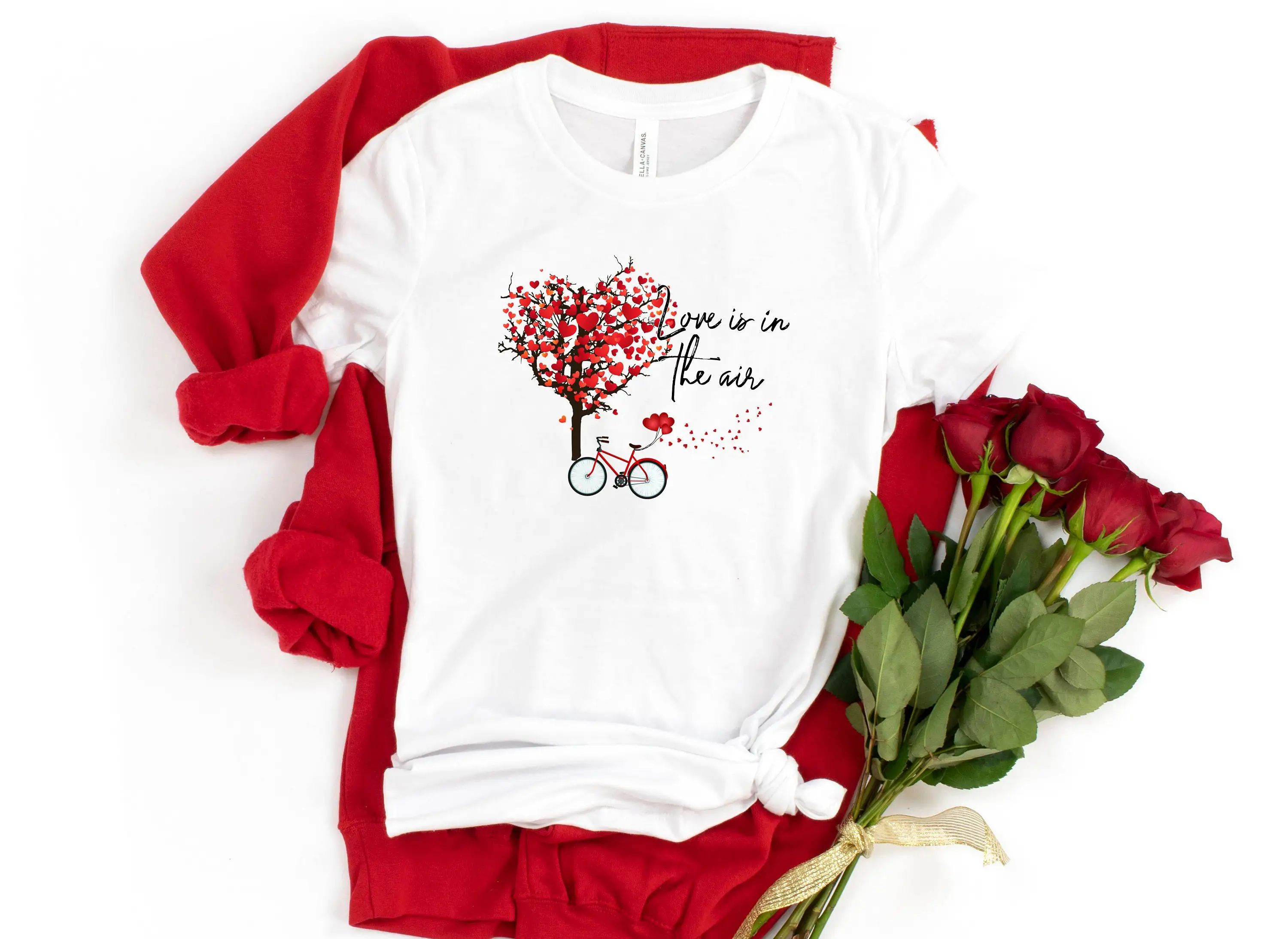 Love Is in The Air Slogan Women T-shirt Romantic Love Cherry Tree Print Female Valentine's Day Shirt Romantic Love Campus Tee