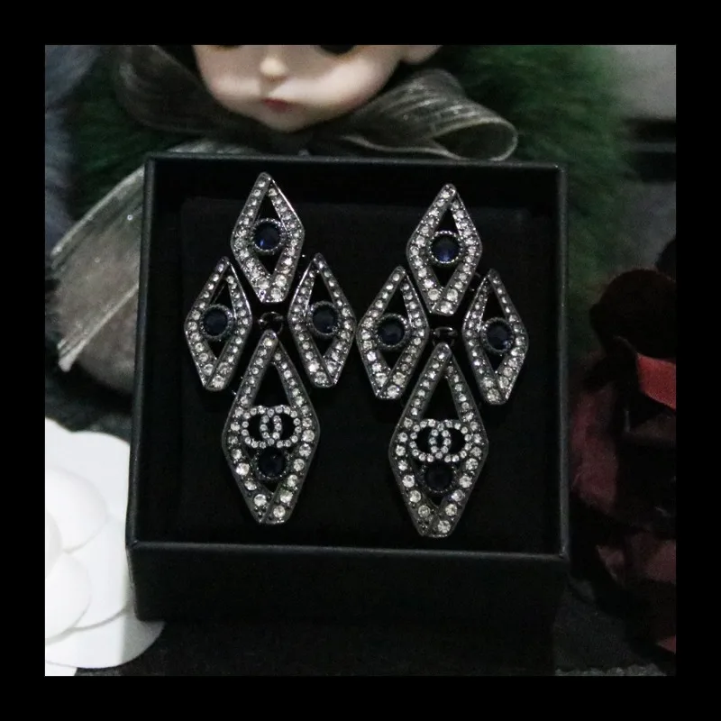 

3090 High Version, Diamond-encrusted, Versatile, Fashionable and Fragrant Grandma Luxury Silver Needle Dinner Party