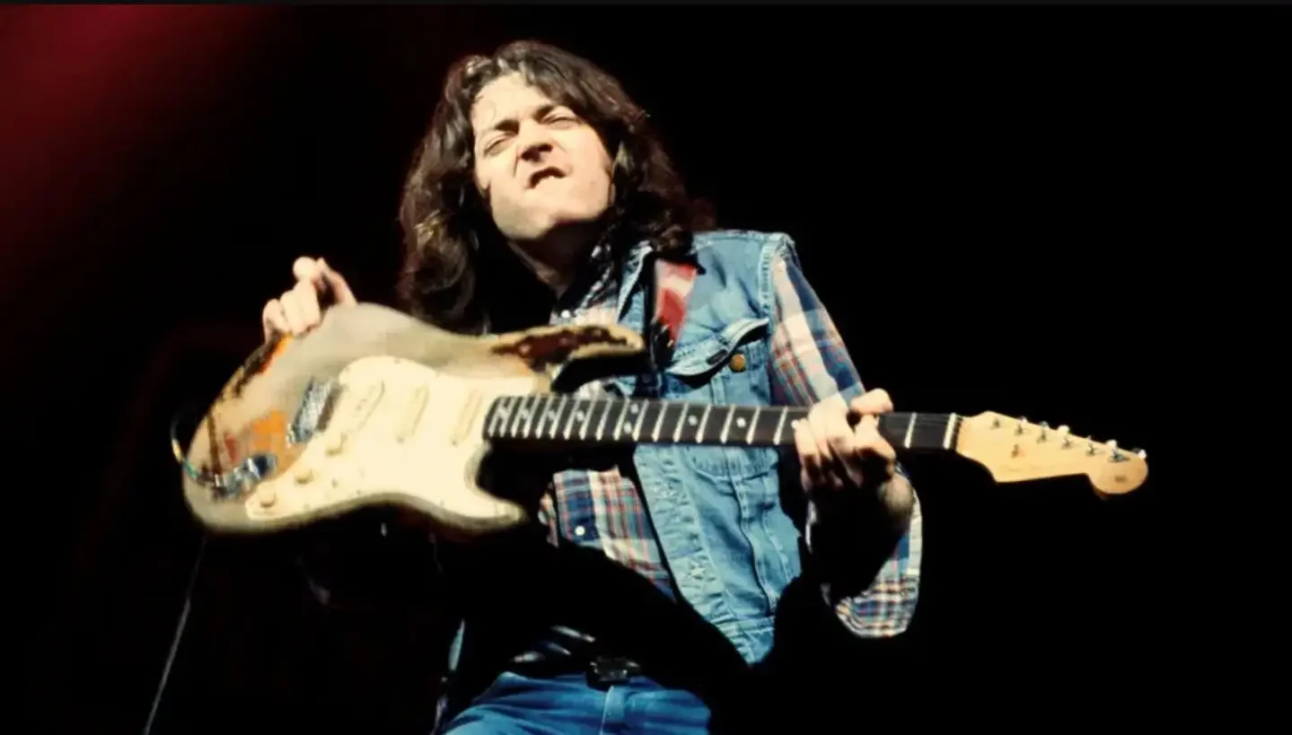 

Оформление Rory Gallagher сильно изношенная потертая 3 цвета Sunburst электрическая гитара с ольным телом мятно-зеленой фотографией