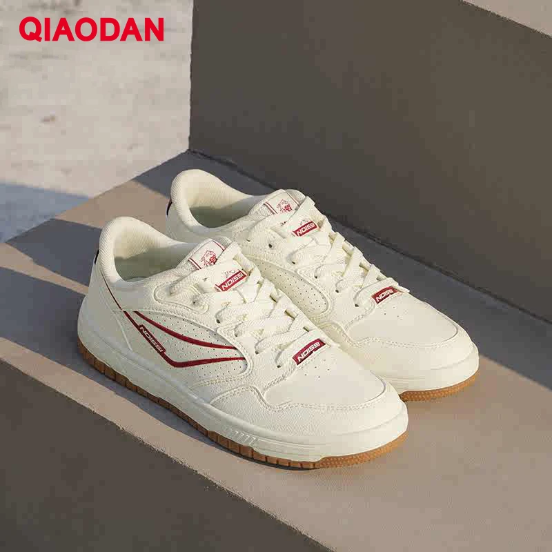 

QIAODAN Fashion Skateboarding Shoes For Women 2024 Winter New Leather Splicing Low-top Couple Casual Sports Shoes XM26240555