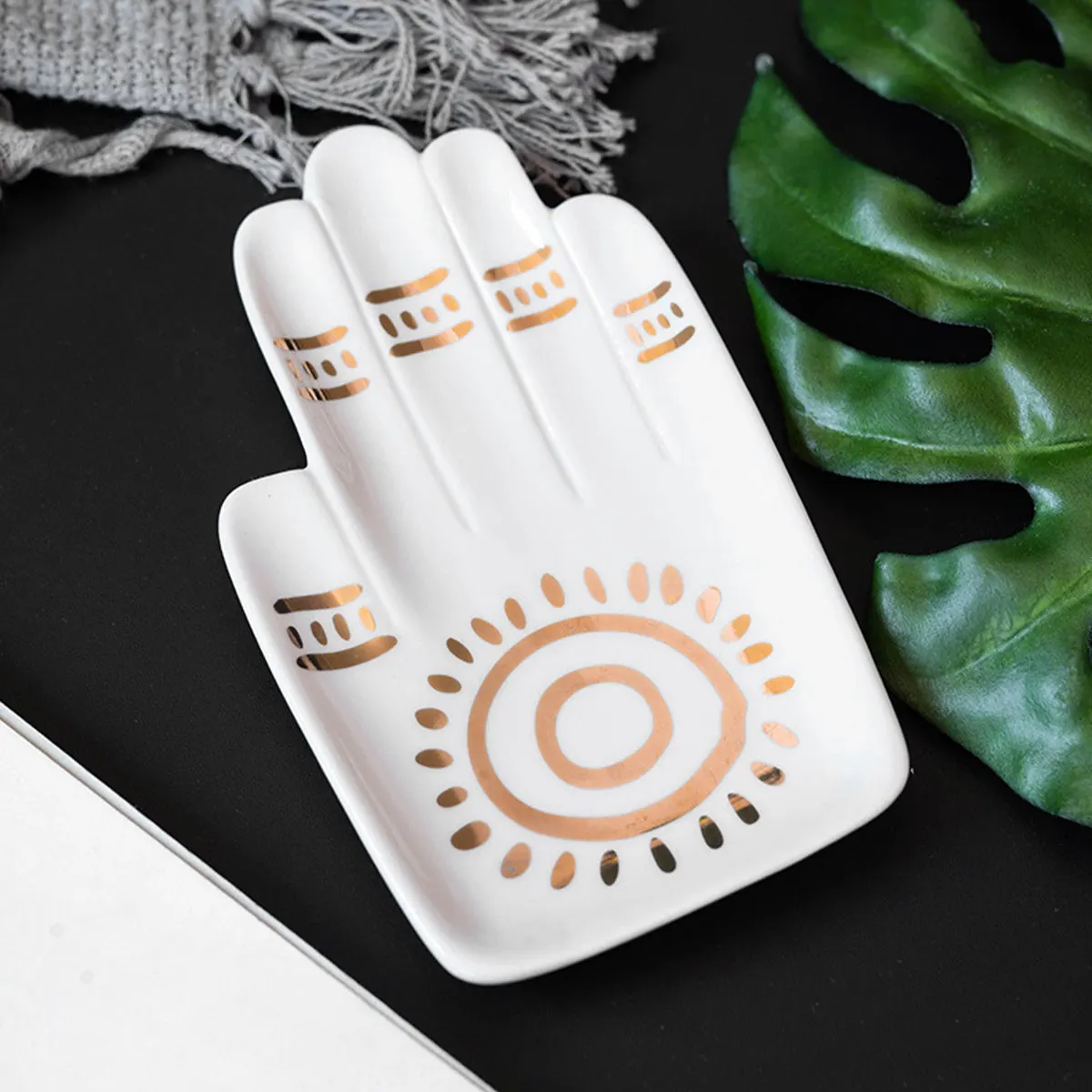 

Hand Shape Ceramic Tray Whiteware Jewelry Organizer Creative Display Dish Non-Slip Design Home Decor Jewelry Display Tray