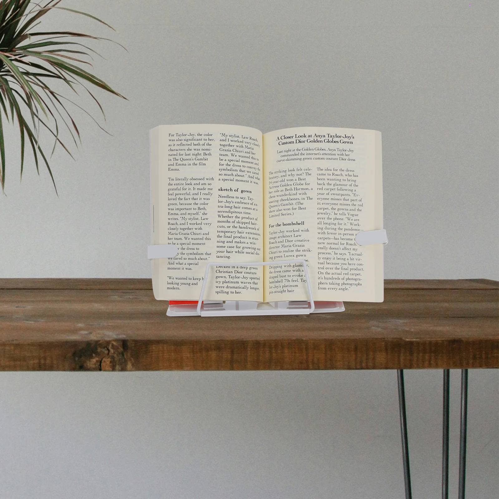 

Cute Fox Shaped Holder Multifunctional Desktop Reading Stand Portable Stand Home School Travel Book Display Holder