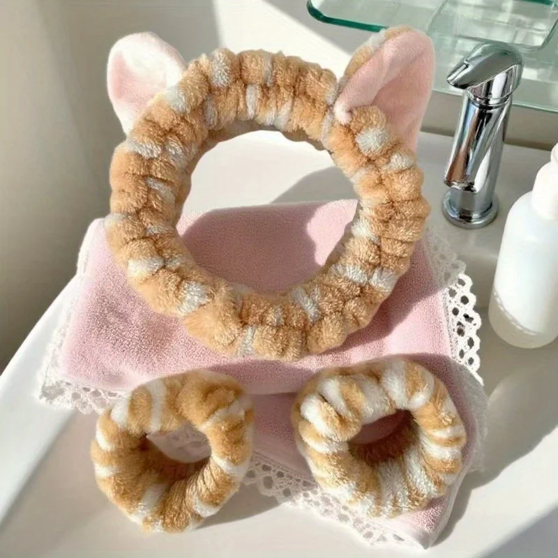 Cute Plush Headband Wrist Strap Set, Cartoon Cat Ear Shaped Wash Up Headband Kit, for Washing and Makeup in Autumn and Winter.
