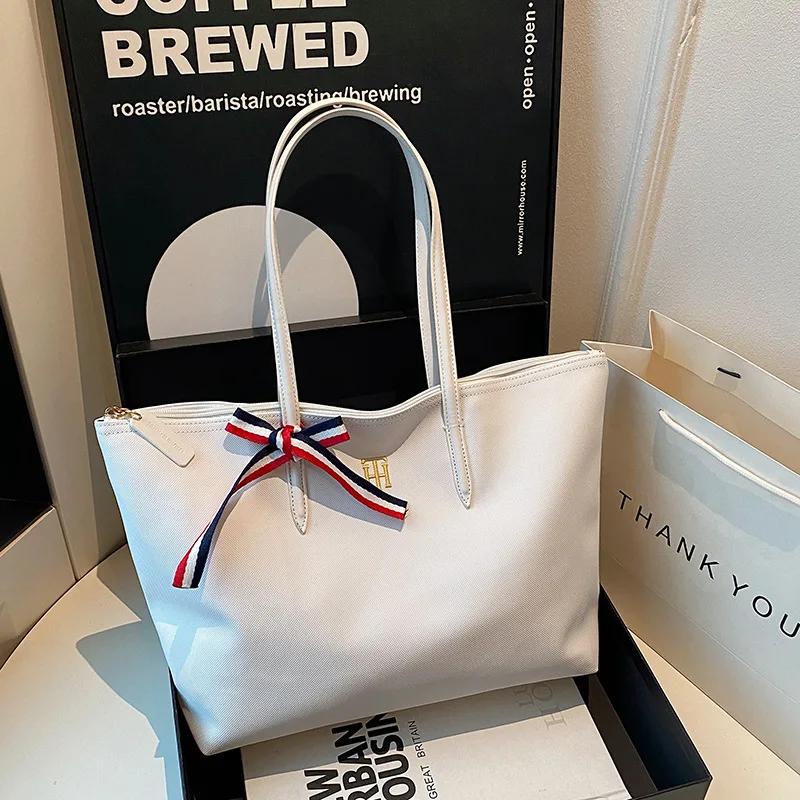

Large Capacity Tote Bag For Women Designer New Casual Versatile Shopping Bag Commuter Work School Purse Fashion Luxury