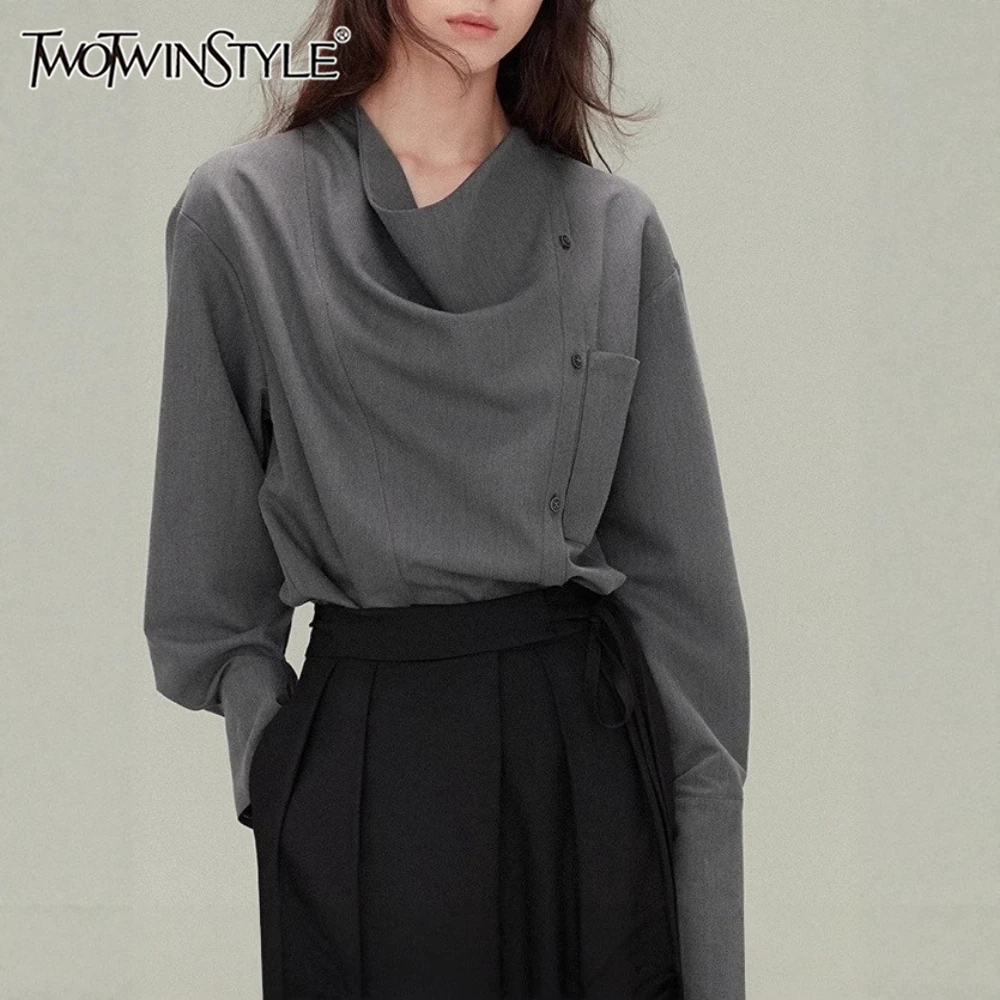 

TWOTWINSTYLE однотонная рубашка с карманами, женская рубашка с драпировкой и длинным рукавом, свободные женские рубашки нестандартного дизайна, осенняя мода, новинка