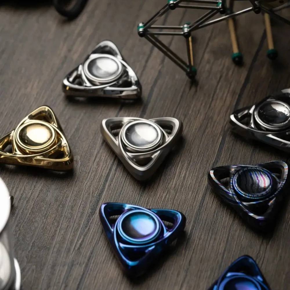 Momento Collettivo EDC Loop Fidget Spinner Manipolazione Sensazione Fidget Spinner a tre pale Giocattolo antistress Giroscopio Disegni originali
