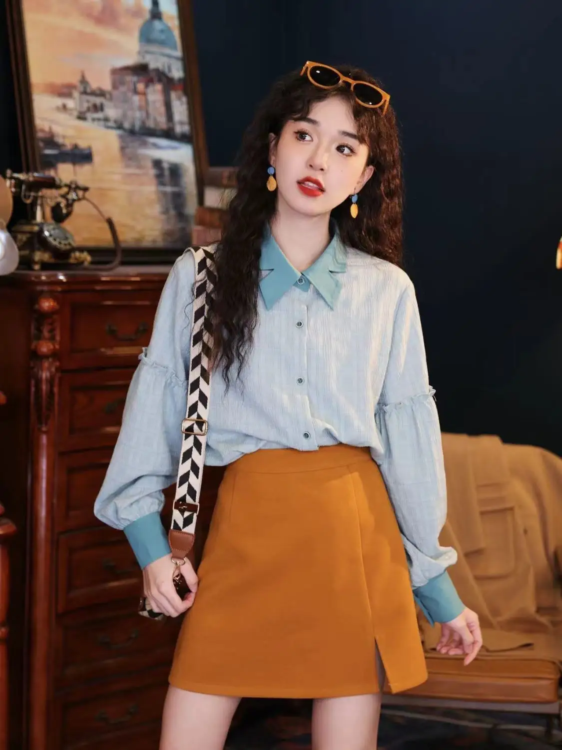 Retro Hong Kong Style Contrasting Color Splicing Long Sleeved Shirt for Women Loose and Versatile Fashionable and Slimming Top