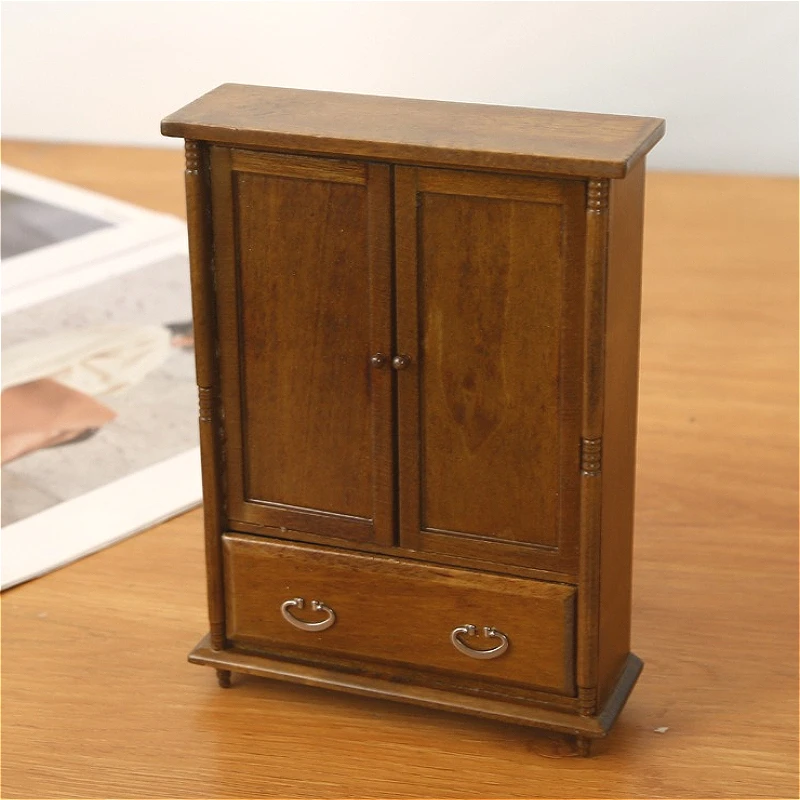 1:12 Scale Dollhouse Mini Wooden Double Door Wardrobe, Realistic Simulated Double-door Closet Storage Cabinet, Miniature Furniture Ornament, Dollhouse Bedroom Scene Accessory, Birthday Gift for Dollhouse Collectors