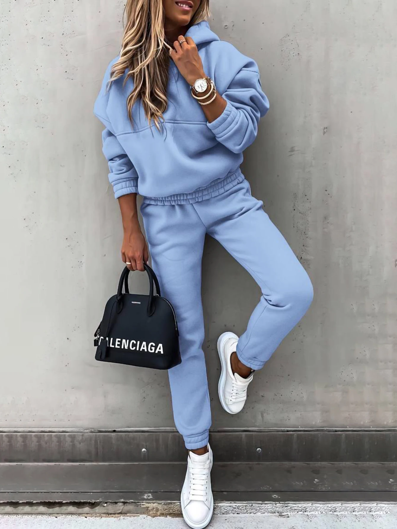 

Осенние комплекты 20220. Женские повседневные однотонные свитера с капюшоном и длинными рукавами. Брюки с эластичной резинкой на талии. Базовые комплекты.