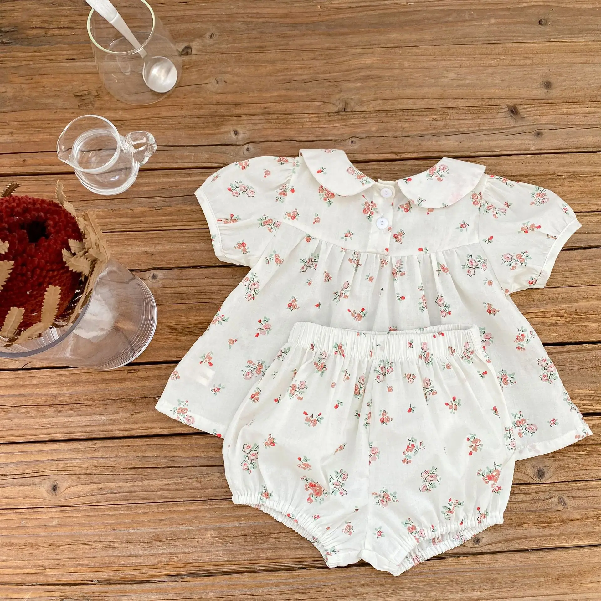 Summer New 0-3-year-old Girl\'s Versatile Set with Baby Doll Neck Short Sleeve Fragmented Flower Top+Bread Pants 2-piece Girl Set