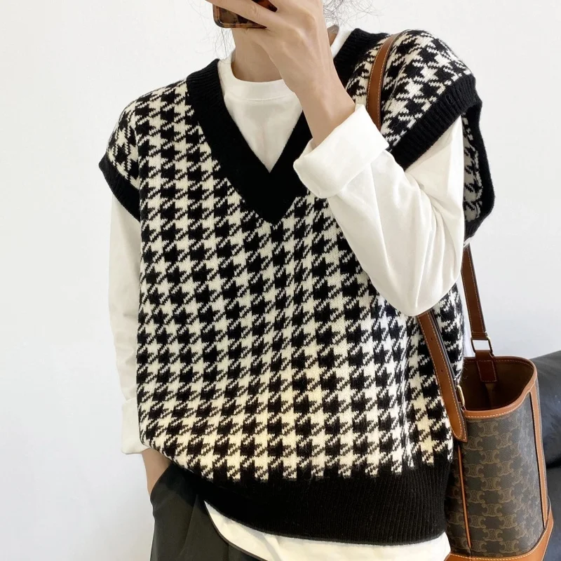 2026 Autumn Sleeveless V-neck Women Vest Sweater Pullover Plaid Print Knitted Tops Loose Elegant Casual Knitwear
