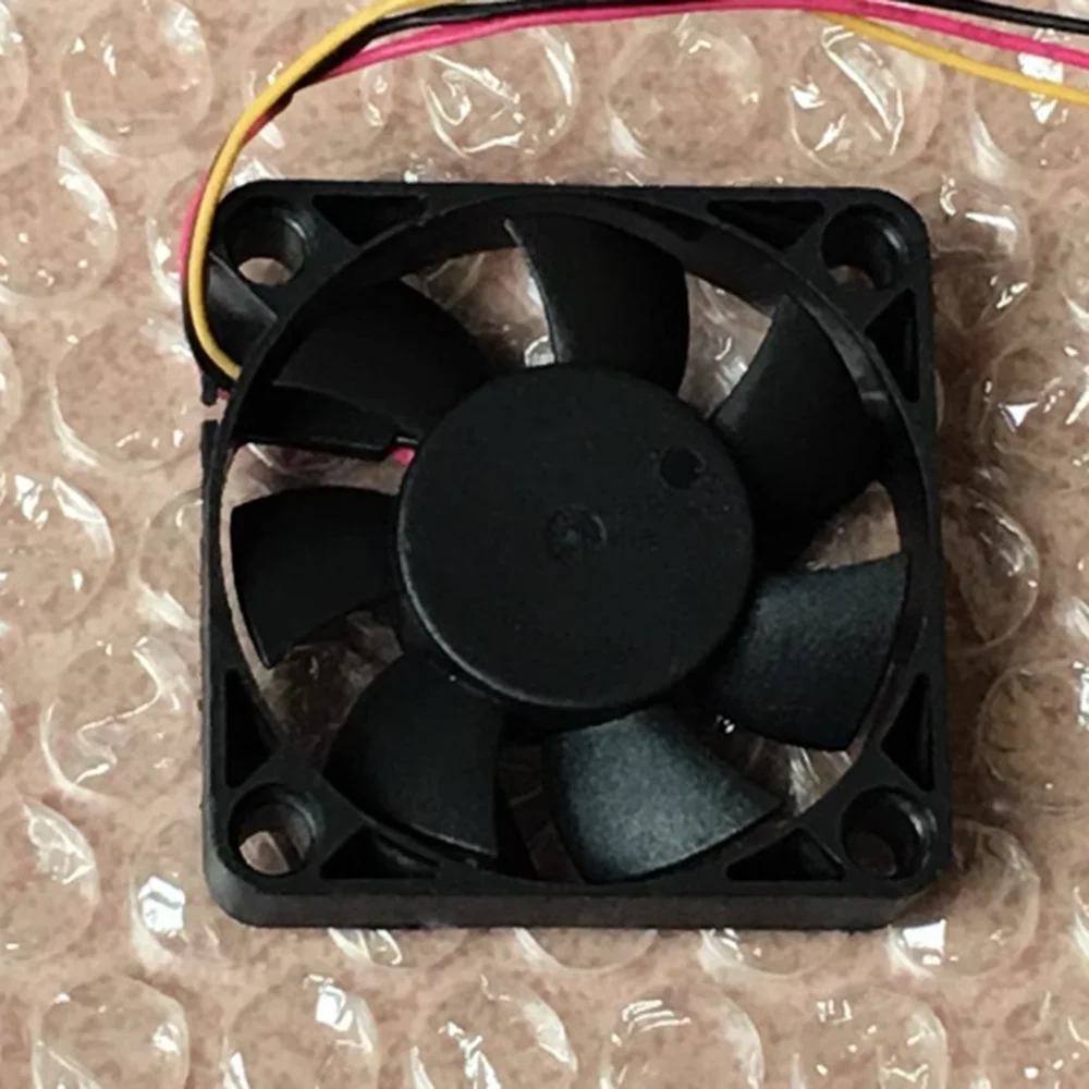 Y.S TECH YW04510012LM DC 12V 0.14A 45x45x10mm 3-wire Server Cooling Fan