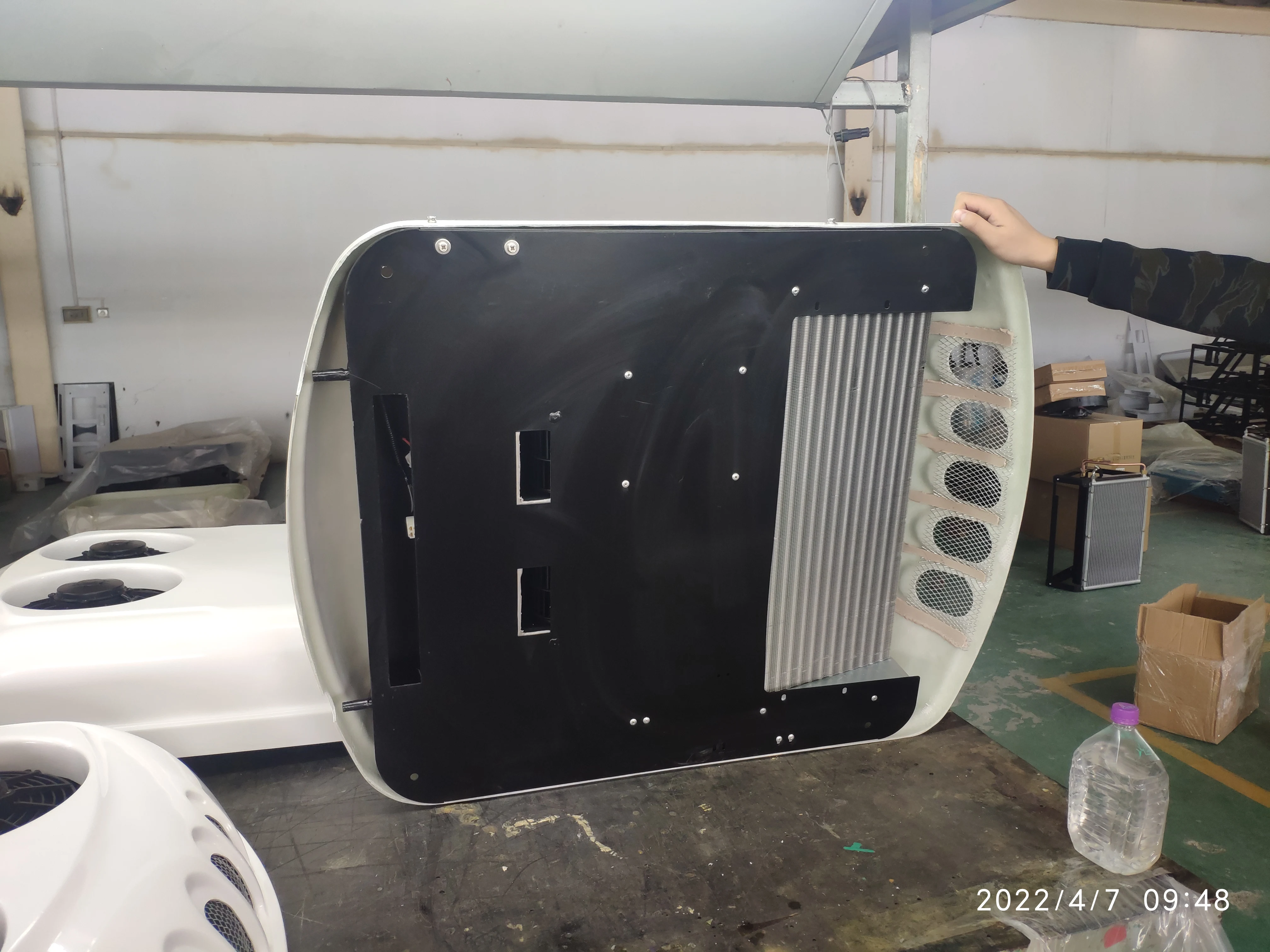 Electric Rooftop Air Conditioner for Van Truck and RV with R134a Refrigerant 5KW Cooling Capacity 12V/24V Voltage