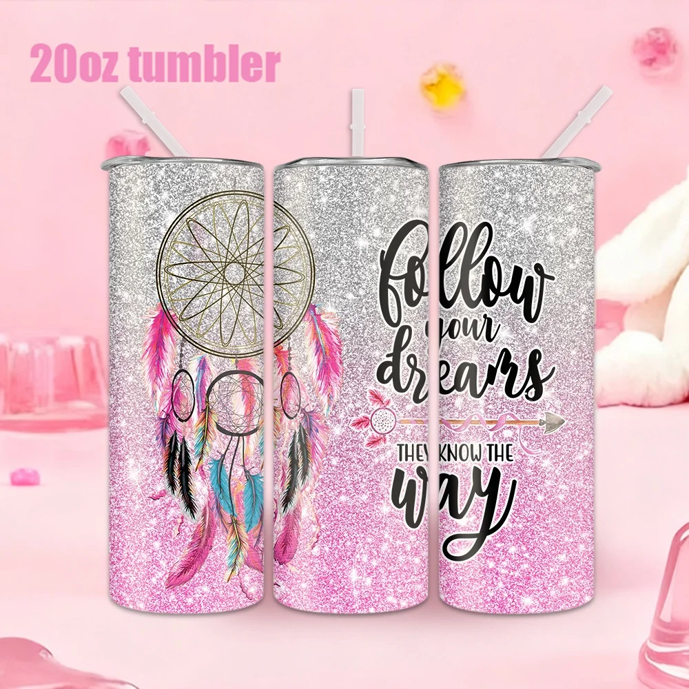 1 Stück 20oz Trinkflasche mit Strohhalm, isolierter Edelstahl-Wasserbecher mit einem verträumten Feder- und Fänger-Design.