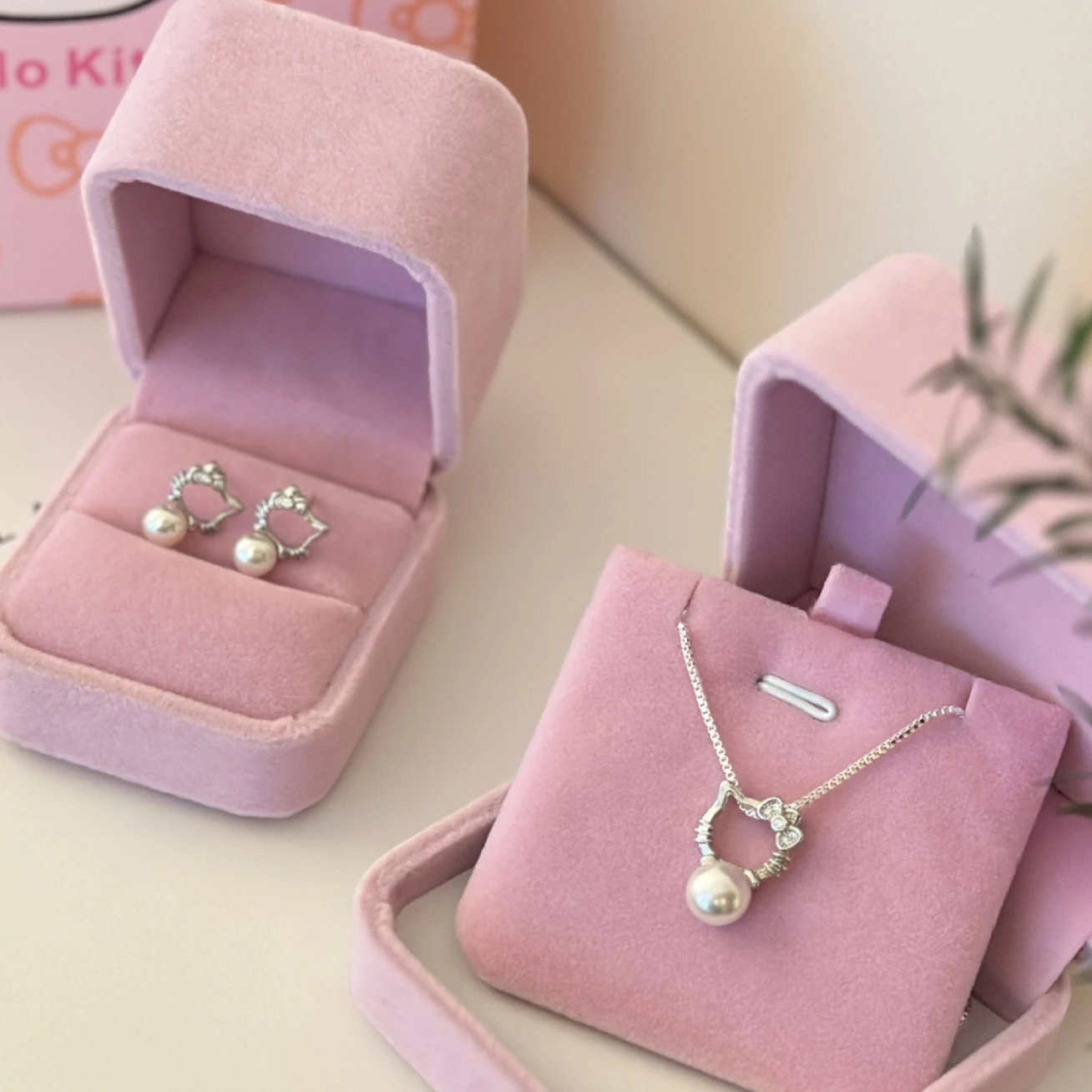 

1 Set Boutique Cartoon Cat Kittys Bowknot Pearl Jewelry Sets Necklace Stud Earrings Hot Sale Accessories