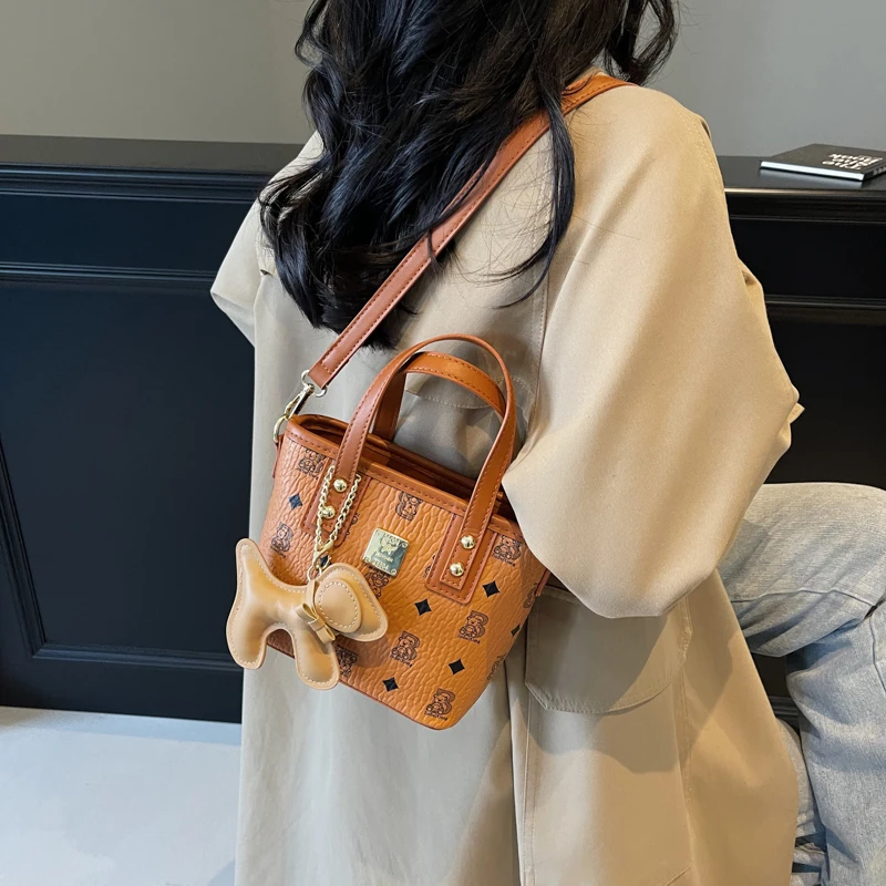 حقيبة يد نسائية عصرية على شكل دلو لخريف وشتاء 2025 حقيبة كروس عصرية للسيدات #1