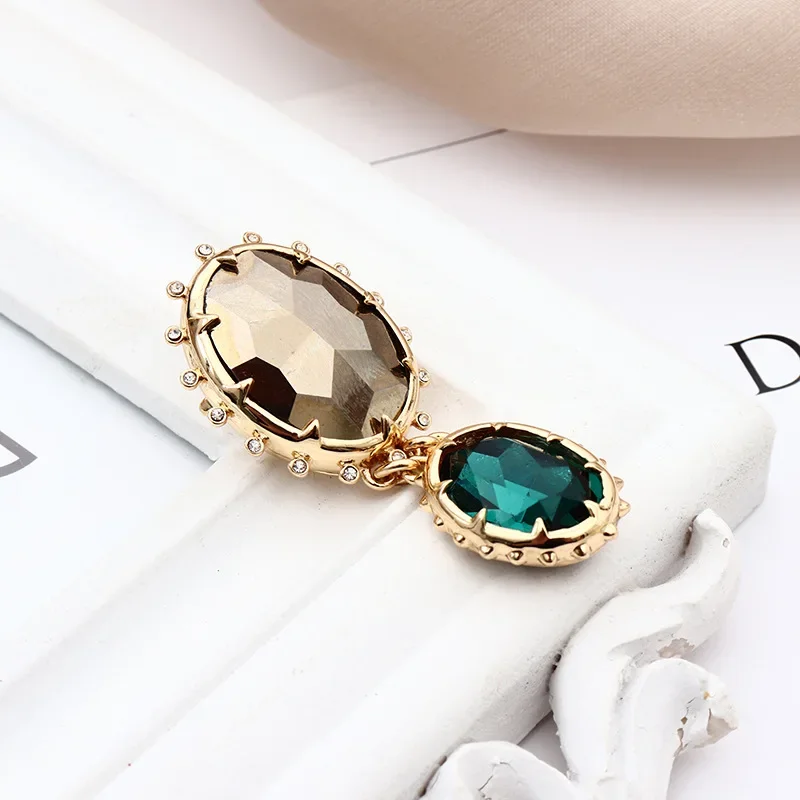 

Simple and fashionable water drop-shaped brooch in Dongdaemun, South Korea, set with precious stones and retro temperament brooc