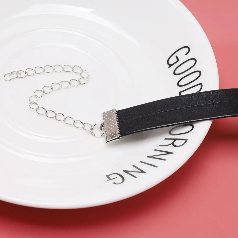 Retro gotische persoonlijkheid kraag zwart lederen kraag ketting sleutelbeen ketting geschikt voor dagelijks gebruik en feestkleding vakantiegeschenken