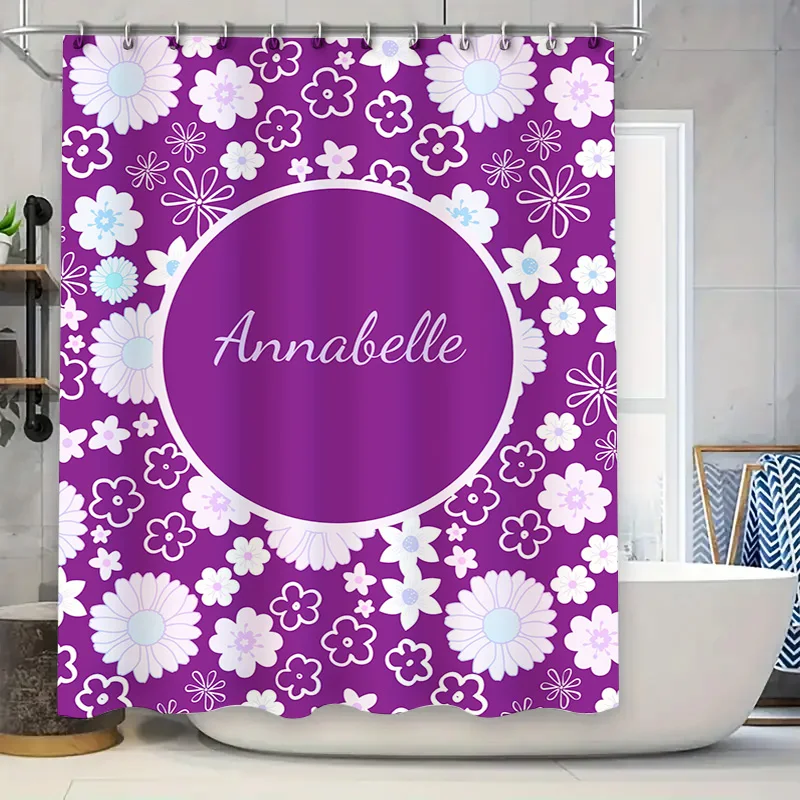 

Фиолетовая занавеска для душа с белыми цветами, персонализированная для декора ванной комнаты, индивидуальное имя, печатный предмет для украшения дома