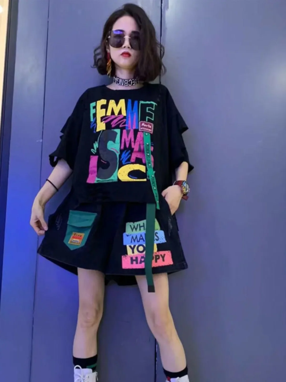Faionable ort Sve T-irt And orts Set with Printed Letters And Holes Casual Two-Piece Suit for Women Cotton Material