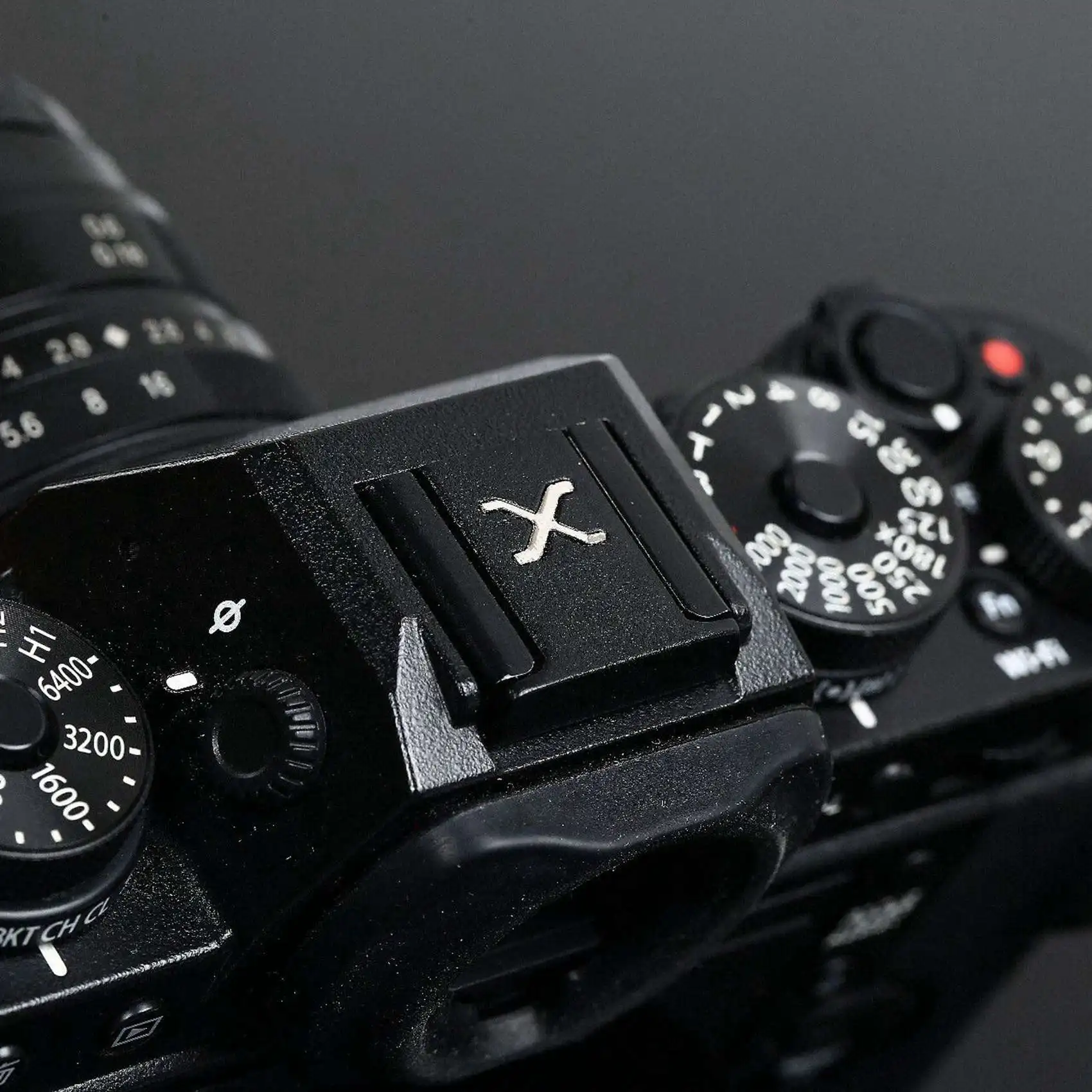 AS95-2X Suitable For Fuji X-T4 X-T3 X-T2 X-T30 X-T20 X-E3 X-E2 X-PRO3 X-PRO2 X30 X10 Hot Shoe Embedded Flash Hot Shoe Black