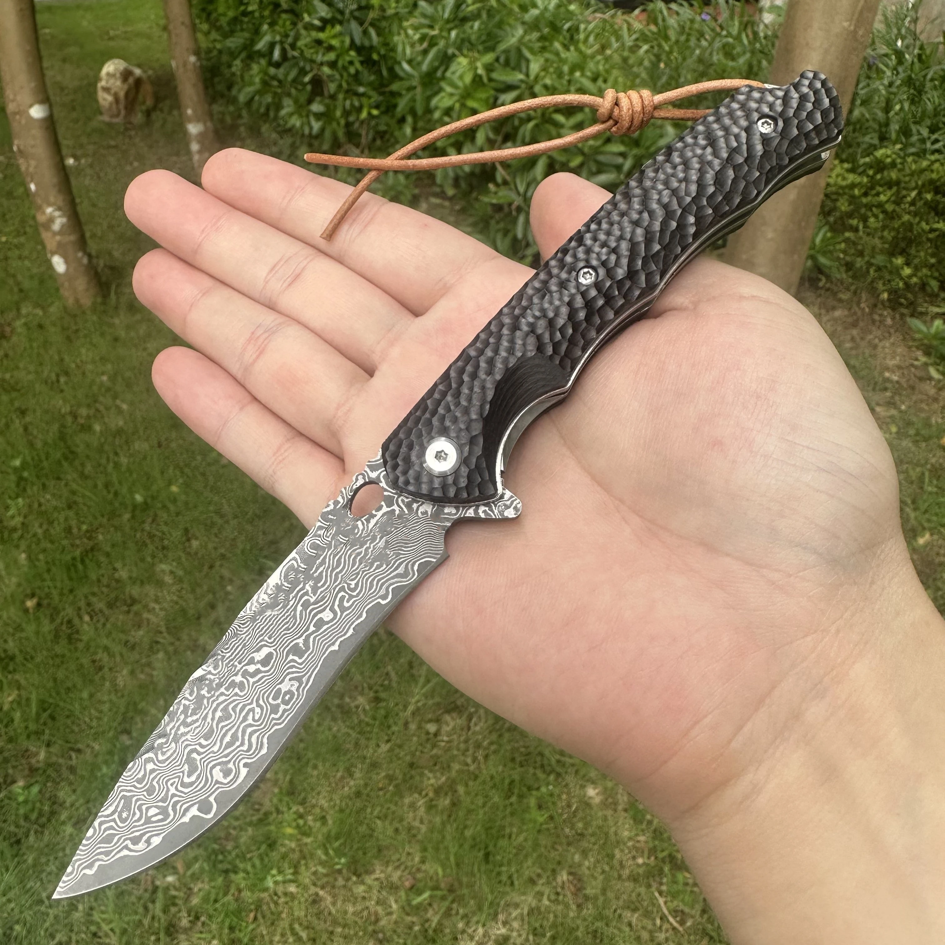 

Topwell Handmade Folding Knife Perfect Quality 167Layers Damascus VG10 Steel Blade CNC Sandalwood Handle Outdoor Collection