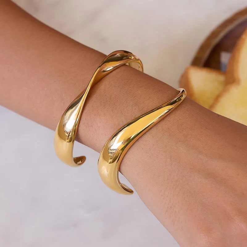 Stainless Steel Twisted Swirl Open Cuff Bangle 18K Gold Plated Smooth Polished Adjustable Cuff Bracelet Women Waterproof Bangles