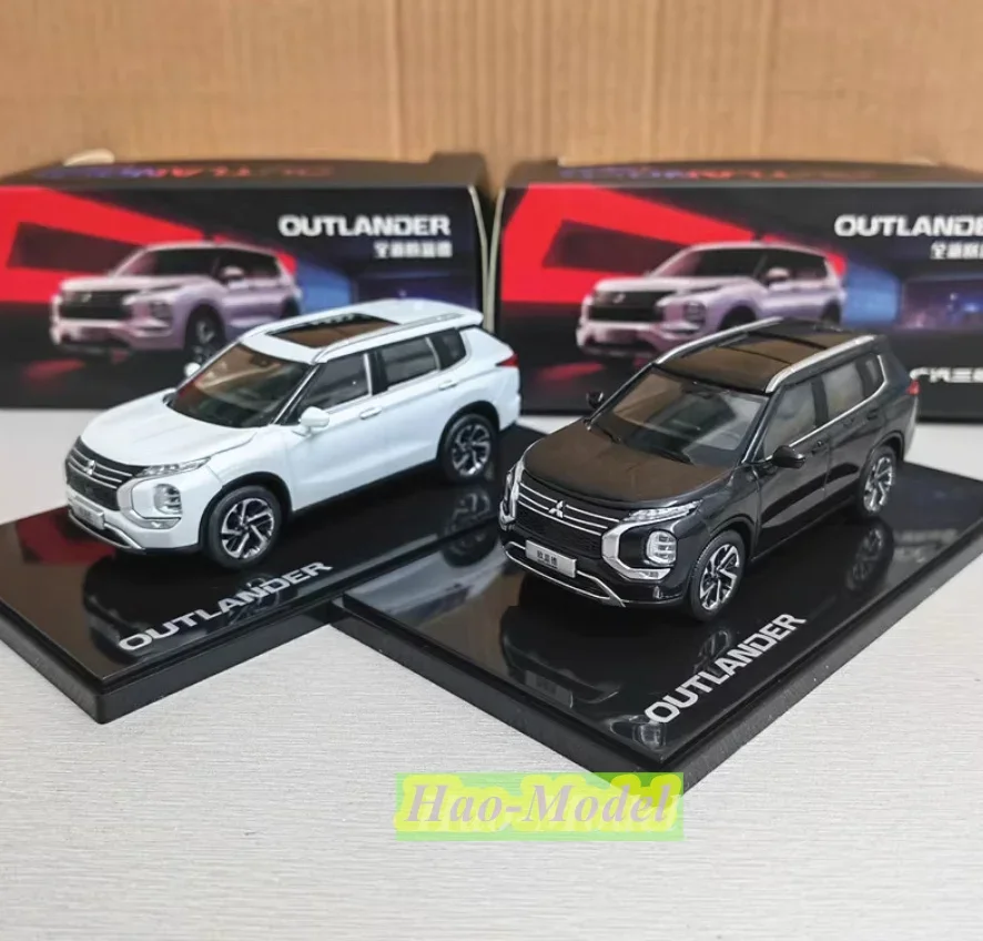 1/43 para Mitsubishi OUTLANDER 2023, SUV, coche en miniatura de aleación, juguetes para niños, regalos de cumpleaños, Hobby, colección de exhibición, adornos negros