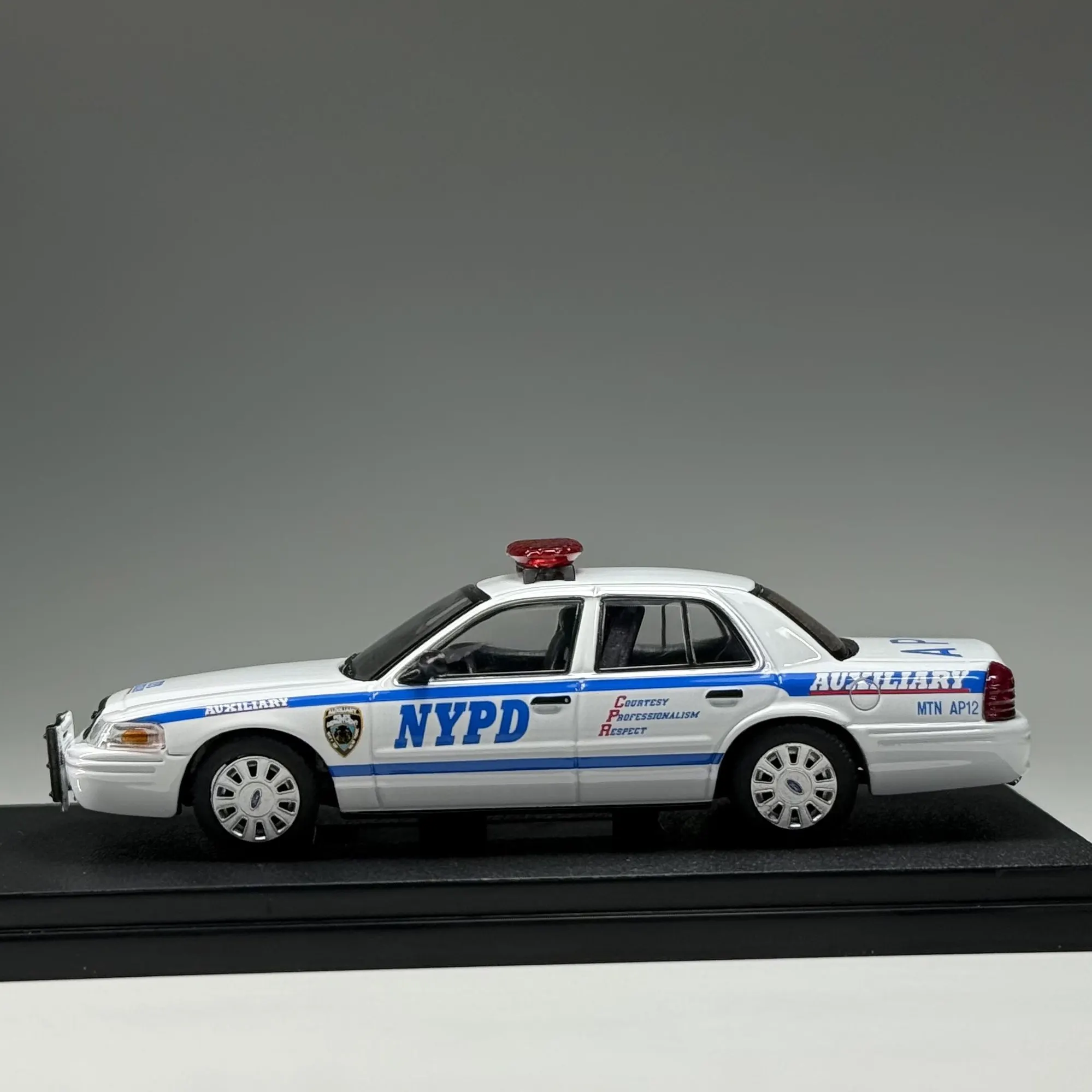 Diecast Rollin 1:64 Scale NYPD Auxiliary Patrol Car Department HWY CV Alloy Car Model