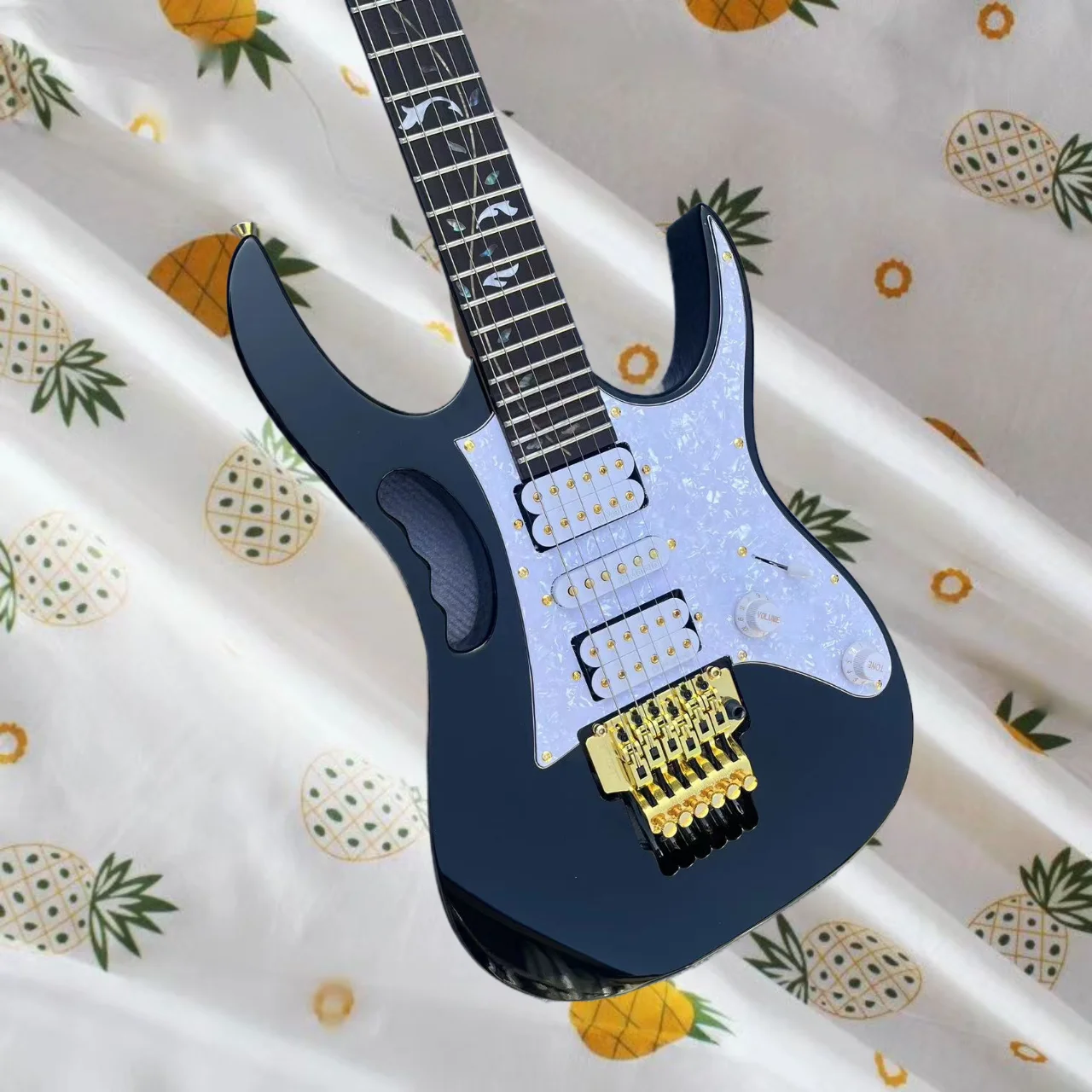 

Electric guitar, factory customized, maple neck, peach blossom heart body, multiple colors, in stock, fast and free shipping G1