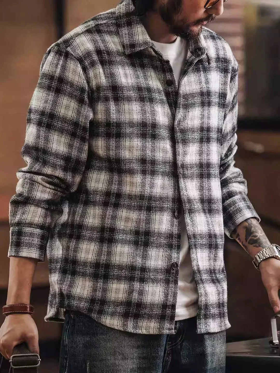 

Мужская повседневная рубашка большого размера в американском ретро-стиле с эффектом потертости, в клетку, с длинным рукавом, свободного кроя, дышащая, из хлопка, для весны и осени