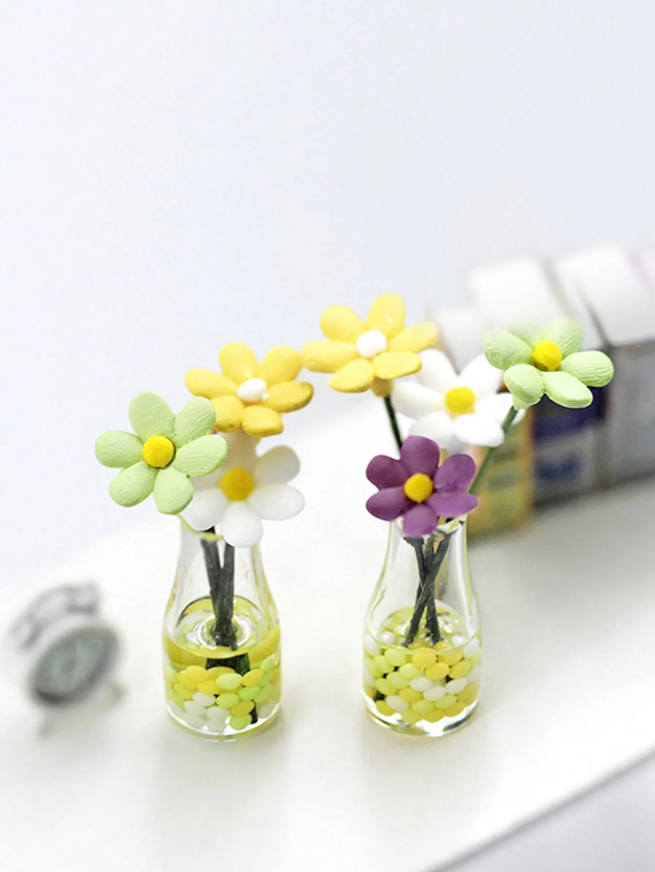1:12 Scale Miniature Glass Vase with Flowers for Dollhouse, Mini Plant House Decor Accessories (Random Flower Color)