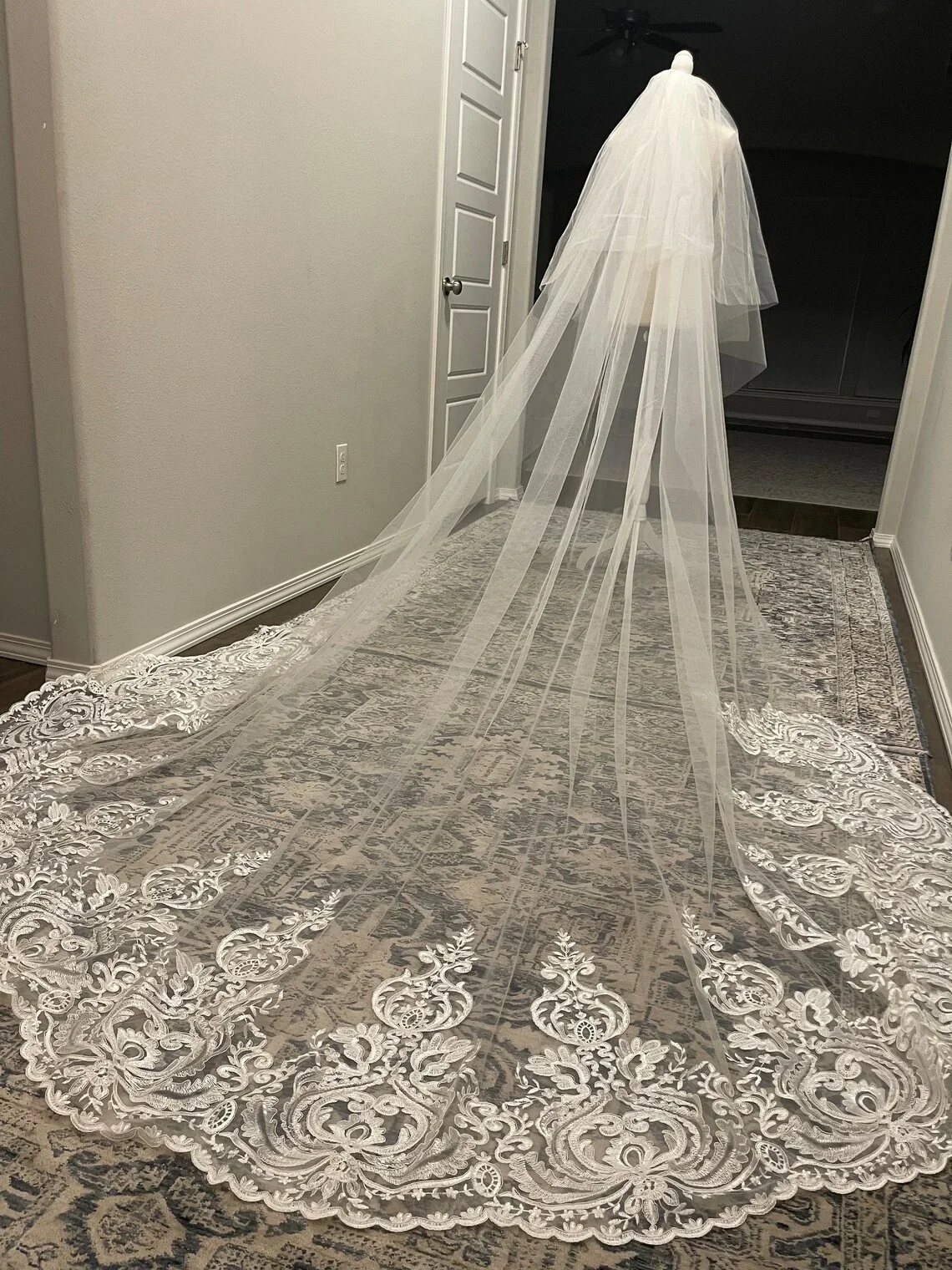 2 Layer Wedding Veil, Ivory Bridal Veil Cathedral Long Wedding Veils Vintage Lace with Blush Comb Bride Accessory