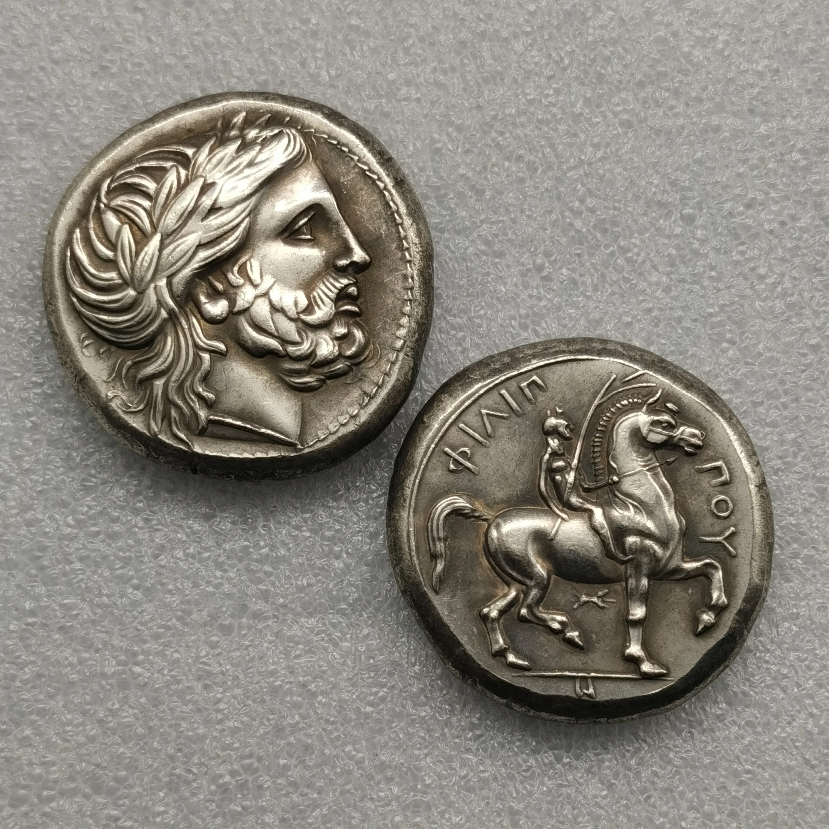 Diferentes monedas de copia GRIS ANTIGIENTES (33 mm-36 mm)