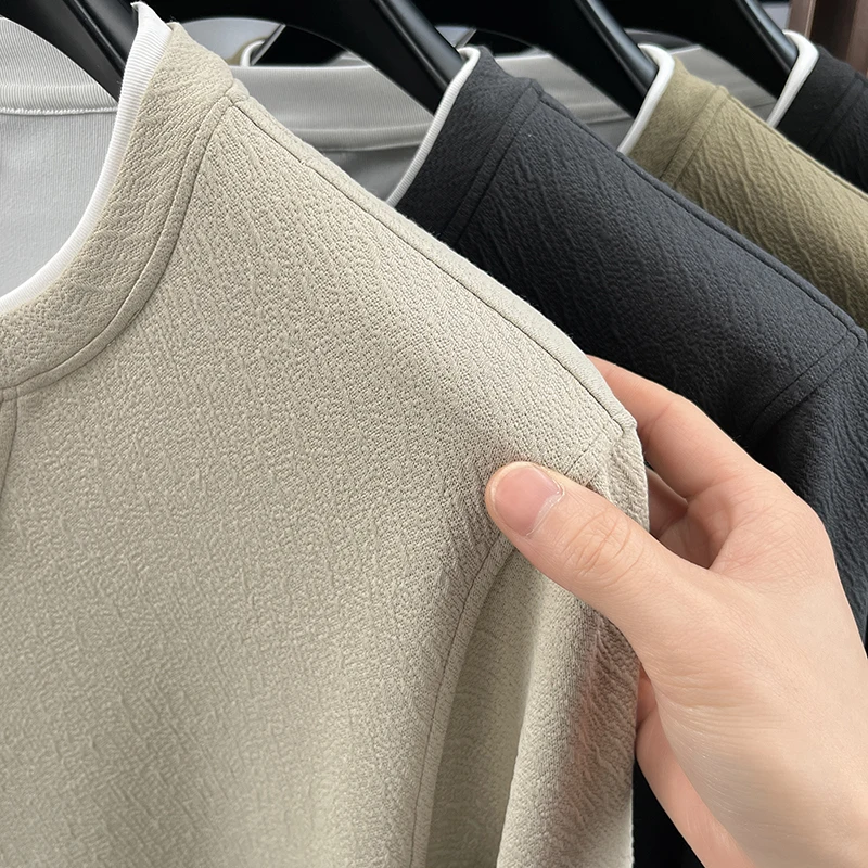 Herbstliche Herren-T-Shirts mit Rundhalsausschnitt und Fake-Two-Design, exquisit besticktes Langarm-Oberteil mit Rundhalsausschnitt, lässige Mode-Markenkleidung für Männer. – Detail 6